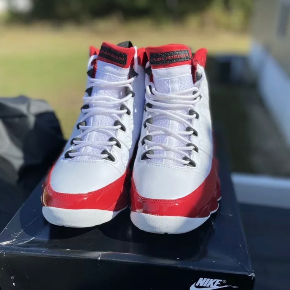 Size 9 - Jordan 9 Retro Gym Red 2019 . Mint Condition Worn Once .